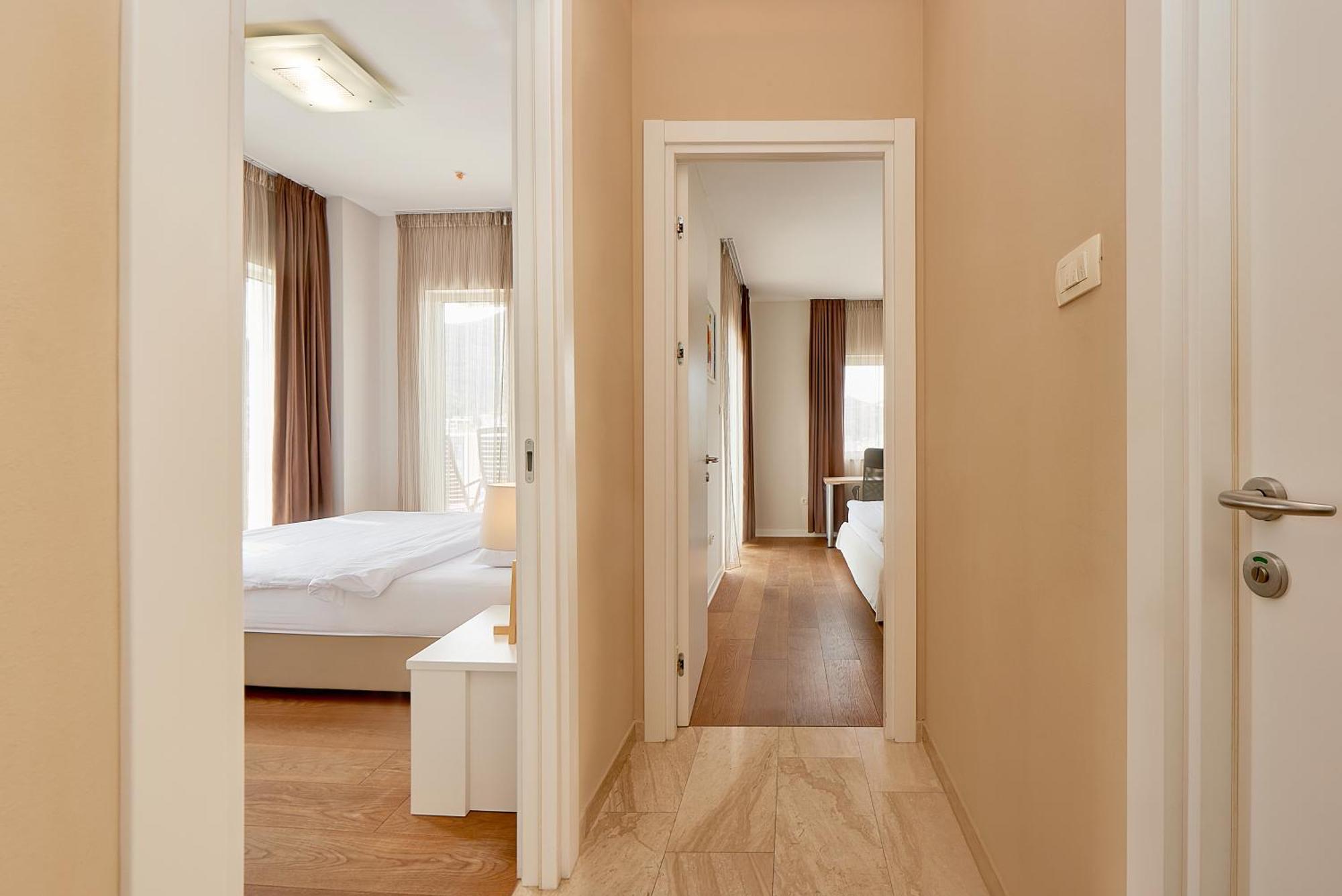 Lux Apartments Sunrior Будва Екстер'єр фото
